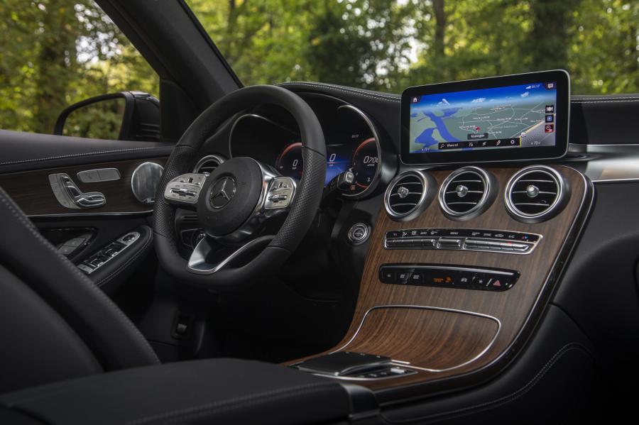 Интерьер Mercedes-Benz GLC300 4Matic AMG Line (X253) 2019 года  (NA) (фото 17 из 74)
